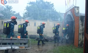 Những bước chân không lùi trước hiểm nguy