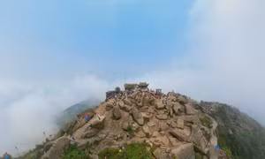 Mây trắng chốn non thiêng