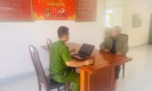 Bắt giữ đối tượng trốn truy nã vì giao cấu với trẻ em 12 năm trước
