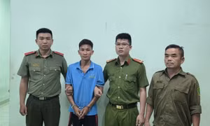 Bắt khẩn cấp gã cha dượng đánh đập dã man con riêng của vợ