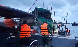 Cứu hộ thành công 8 ngư dân gặp nạn trên vùng biển Cô Tô