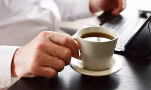 Sai lầm khi uống cà phê khiến bạn già nhanh