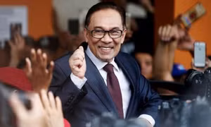 Quốc vương Malaysia chỉ định ông Anwar Ibrahim làm thủ tướng và đứng ra thành lập chính phủ