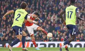 Arsenal nhất bảng ở Europa League