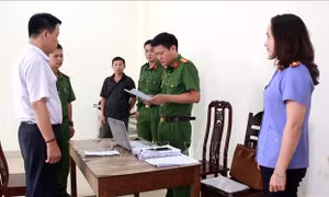 Bắt tạm giam nguyên Đội trưởng Đội quản lý trật tự đô thị thị xã Cửa Lò
