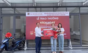 Một khách hàng của Agribank chi nhánh tỉnh Quảng Ninh trúng xe Vision