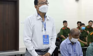 Cựu Thứ trưởng Bộ Y tế Cao Minh Quang bị tuyên phạt 30 tháng tù treo