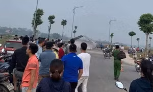 Hai nhóm học sinh đánh nhau, 1 người nhảy xuống mương trốn rồi tử vong