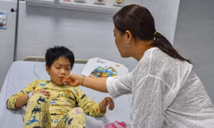 Vụ ngộ độc ở iSchool: Có 3 loại vi khuẩn trong món cánh gà chiên