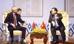 Chủ tịch Quốc hội Vương Đình Huệ gặp lãnh đạo QH, nghị viện các nước