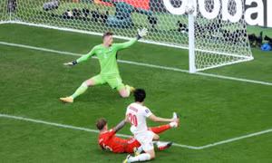 Iran thắng trận kịch tính nhất World Cup, tiếp tục làm rạng danh châu Á