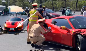 Vụ xe Ferrari 488 tông xe máy: Chủ xe là nhân viên ngoại giao nước ngoài