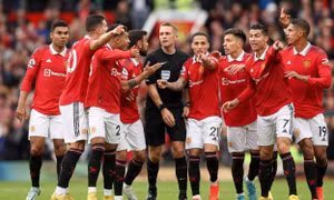 Man Utd nhận 2 án phạt liên tiếp từ FA