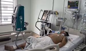 Đã có 3 người tử vong sau khi ngộ độc rượu trong đám tang