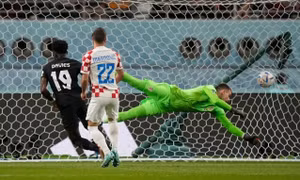 Croatia thắng đậm để lên đầu bảng F