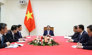 Thủ tướng Phạm Minh Chính điện đàm với Thủ tướng Pháp