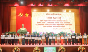Biểu dương bí thư chi bộ đồng thời là trưởng thôn, bản, khu phố và trưởng ban công tác mặt trận tiêu biểu tỉnh năm 2022