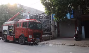 Sập giàn giáo khi đổ trần nhà phố ở Bắc Ninh, 2 người thương vong