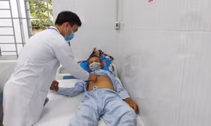 1 người tử vong, 5 người cấp cứu sau bữa ăn trên rẫy