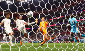 Hà Lan đứng đầu bảng A World Cup