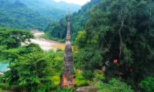 Tháp cổ ở biên giới xứ Nghệ