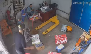 Cầm dao xông vào nhà chém liên tiếp 3 người ở Hải Phòng