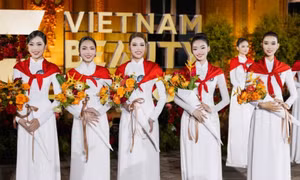 Hơn 50 hoa hậu, á hậu, người đẹp hát ‘Giai điệu tự hào’ mừng Quốc khánh 2-9