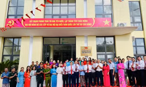 Phường Hạ Long gắn biển công trình chào mừng Đại hội đại biểu Đảng bộ phường lần thứ I