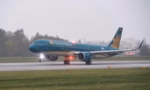 Nhiều chuyến bay của Vietnam Airlines phải huỷ do bão số 5