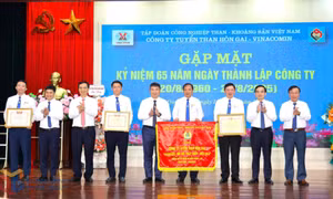 Công ty Tuyển than Hòn Gai gặp mặt kỷ niệm 65 năm ngày thành lập