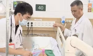 Hai cô gái liệt toàn thân sau tiêm botox tại nhà