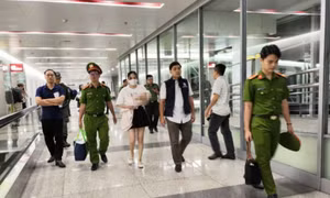 Dẫn giải đối tượng truy nã Ngô Thị Thêu từ Thái Lan về Việt Nam