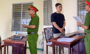 Khởi tố 2 người mua, bán hóa đơn khống liên quan công ty ô tô ở An Giang