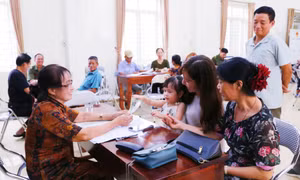 Nhân dân Quảng Ninh hân hoan nhận quà Tết Độc lập