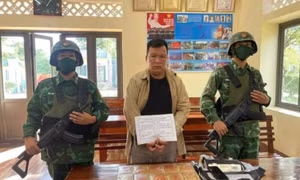Biên phòng Sơn La bắt đối tượng mua bán 10 bánh heroin