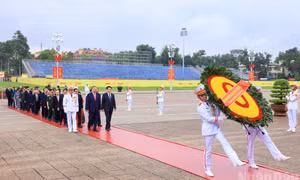 Lãnh đạo Đảng, Nhà nước vào Lăng viếng Chủ tịch Hồ Chí Minh và dâng hương tưởng niệm các Anh hùng-Liệt sĩ