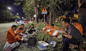 Chấm dứt hợp đồng với nhà hàng sau vụ suất cơm chặt chém công nhân khắc phục bão số 5