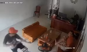 Cầm dao xông vào nhà chém đứt lìa tay người đàn ông ở Hải Phòng