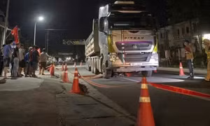 Xe đạp điện va chạm xe đầu kéo, thiếu niên 14 tuổi tử vong thương tâm