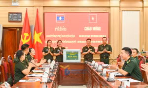 Đoàn cán bộ Phát thanh truyền hình Quân đội nhân dân Lào tìm hiểu thực tế tại Quảng Ninh