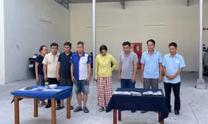 Đà Nẵng triệt phá tụ điểm cờ bạc tiền tỉ đằng sau gara ô tô