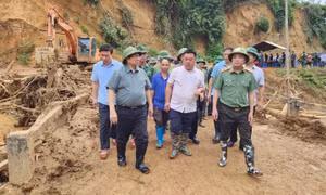 Thủ tướng Phạm Minh Chính thăm hỏi, động viên bà con nhân dân; kiểm tra công tác khắc phục hậu quả thiên tai tại Điện Biên