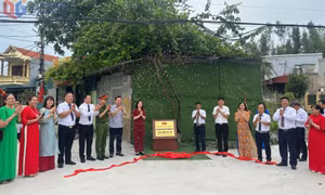 Phường Hà Tu gắn biển 2 công trình chào mừng Đại hội Đảng