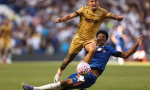 Chelsea gây thất vọng ở trận ra quân Premier League