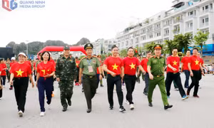 Hơn 30.000 người Quảng Ninh tham gia sự kiện “Cùng Việt Nam tiến bước”