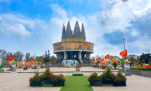 Phát huy tinh thần Cách mạng Tháng Tám trên Đất mỏ Anh hùng