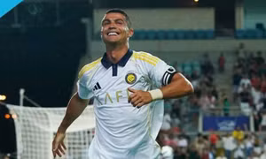 Ronaldo lập hat-trick và nhường Sadio Mane đá phạt đền