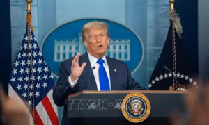 Tổng thống Trump nêu lộ trình áp thuế mới với thép và chip bán dẫn