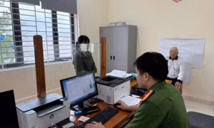 Tập trung hoàn thành cấp đổi thẻ đảng viên