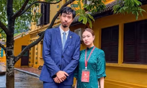 Hình ảnh Đen Vâu bên Hoàng Thùy Linh gây chú ý